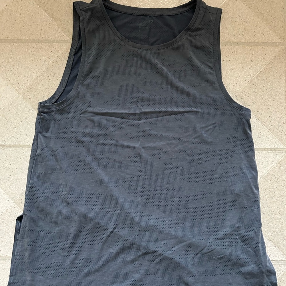 GAPFIT Woman’s Blue-Gray Sleeveless Shirt